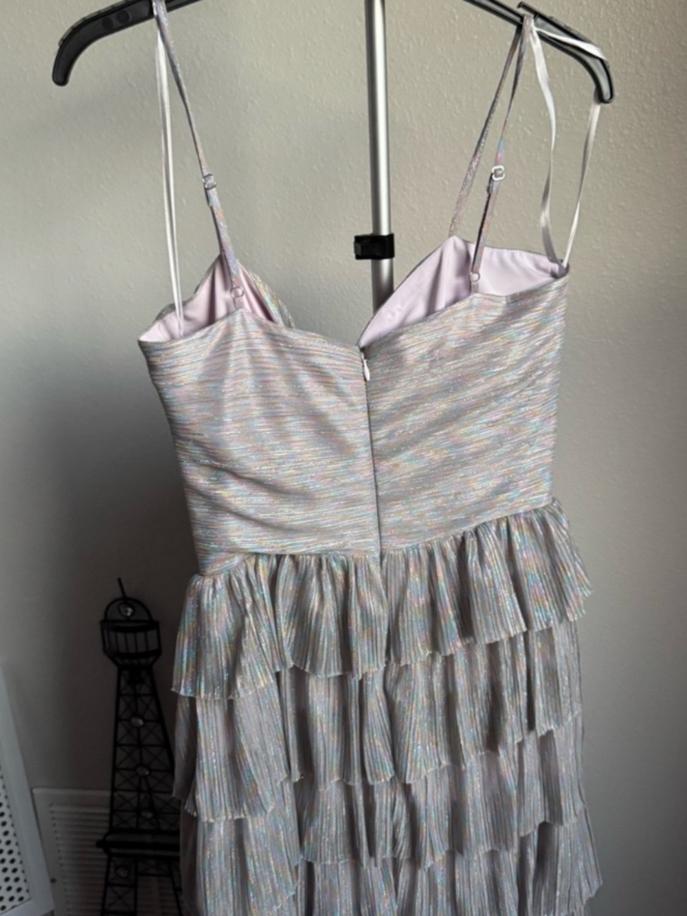 NWT Gianni Bini Grace Metallic Plisse Sweetheart Neck Cut-Out Tiered Dress Sz 4 - Picture 4 of 6